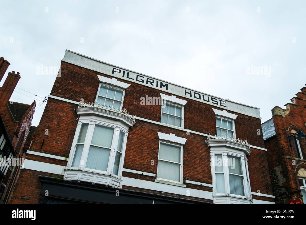 Uk england pilgrim house sign front building facade boston hires stock