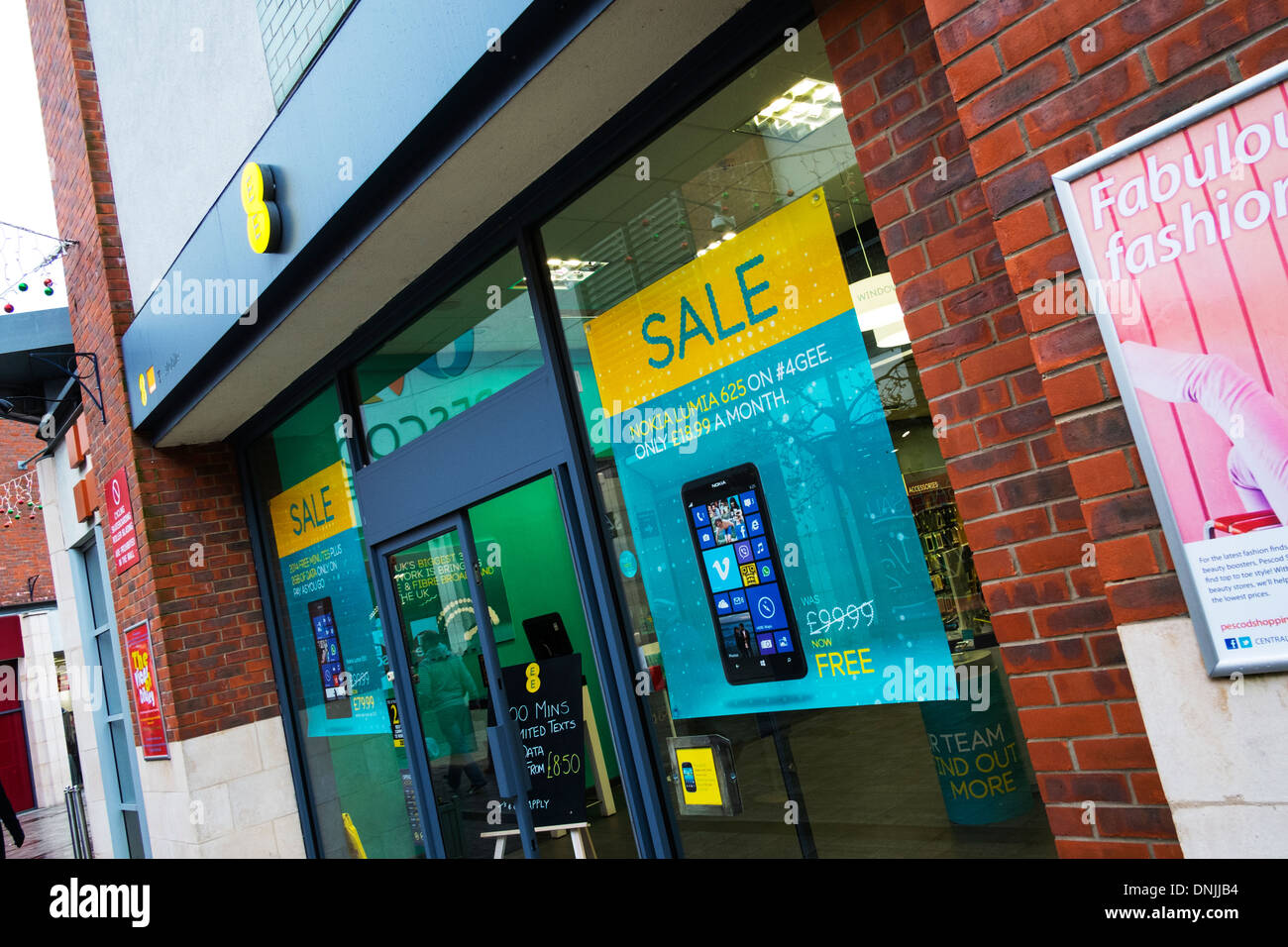 ee mobile phone broadband agents store shop outside sign entrance front facade Boston Town