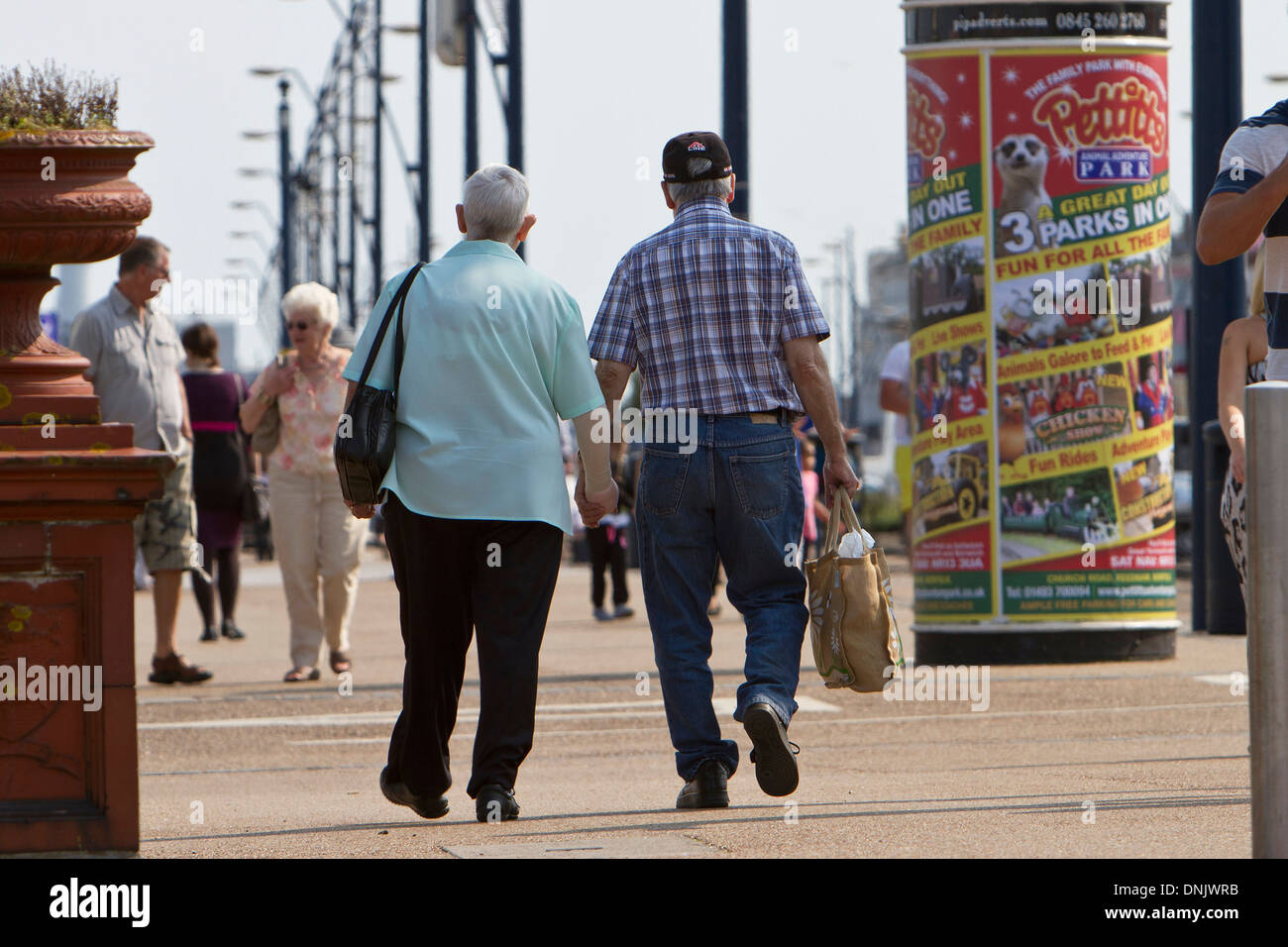 Elderly retired man hi-res stock photography and images - Alamy
