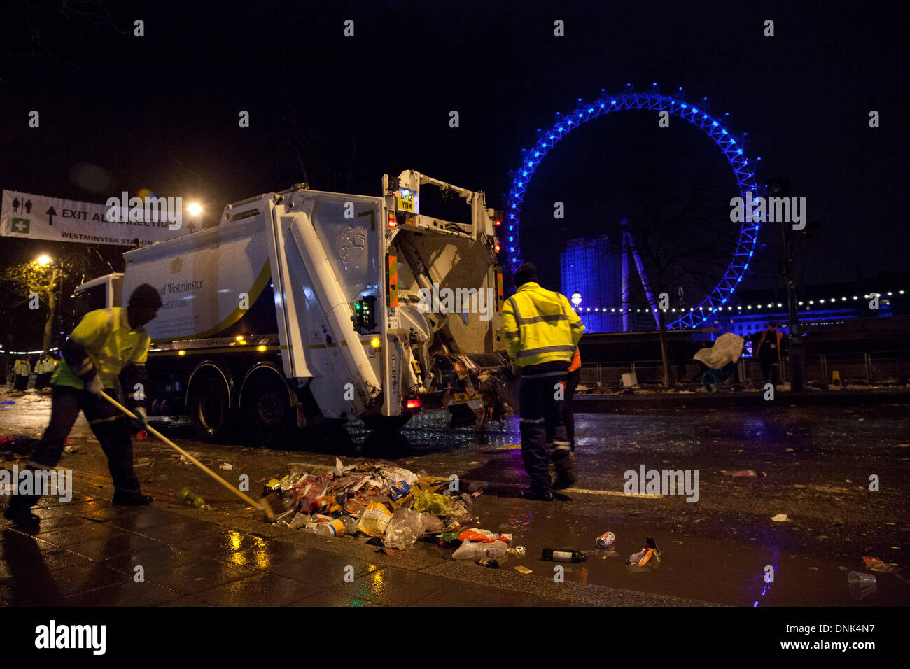 London, UK. 1st January 2014. More than 250,000 people turned out to watch the fireworks, with the council mounting a huge clean-up operation today to get London back to its best. Credit:  nelson pereira/Alamy Live News Stock Photo