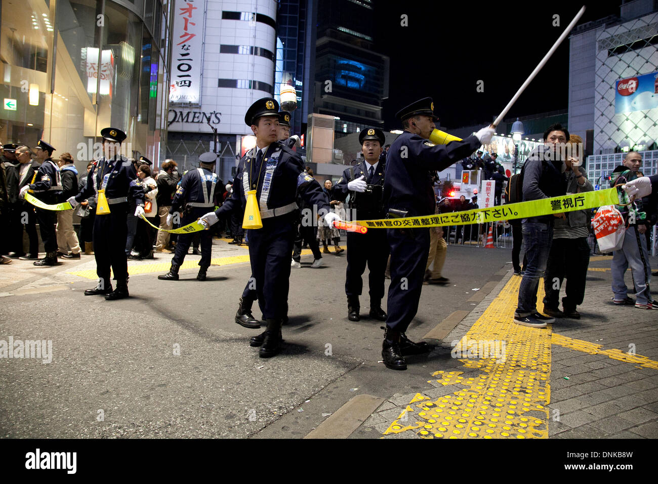 Tokyo Metropolitan Police Hi Res Stock Photography And Images Alamy