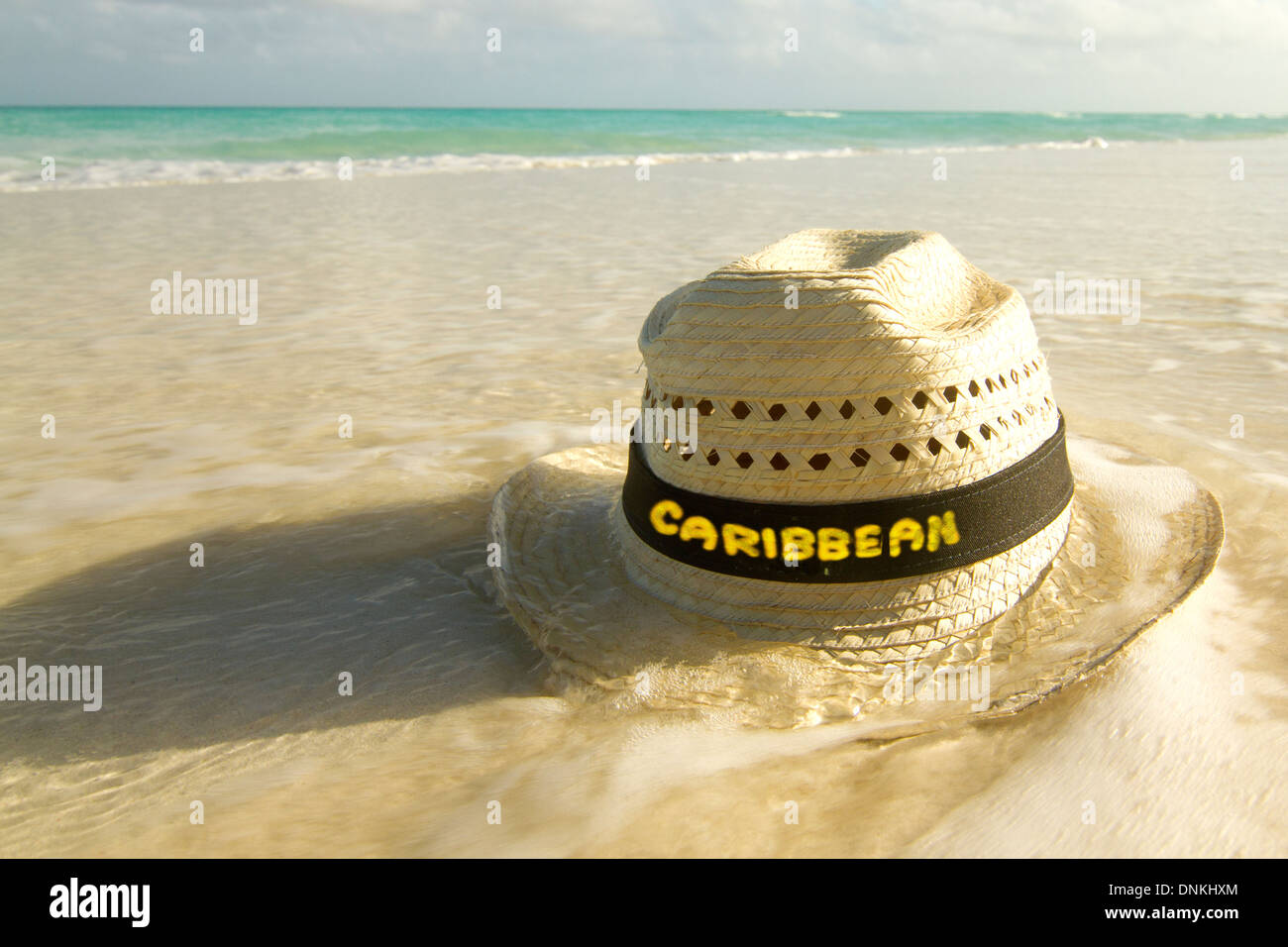 Straw hat on the shore of a Caribbean coast Stock Photo Alamy