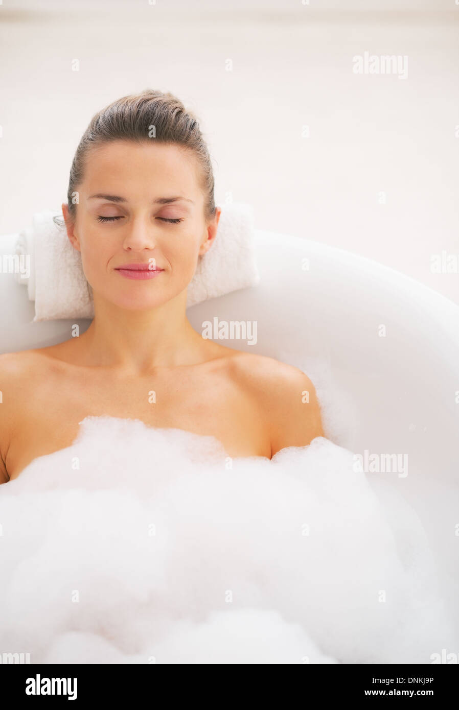 Happy woman in bathtub hi-res stock photography and images - Alamy