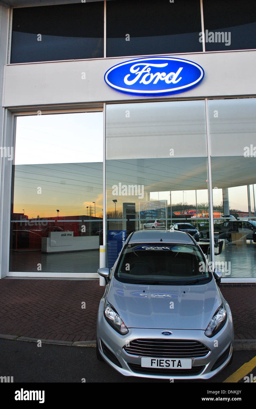 Ford dealership forecourt Stock Photo Alamy