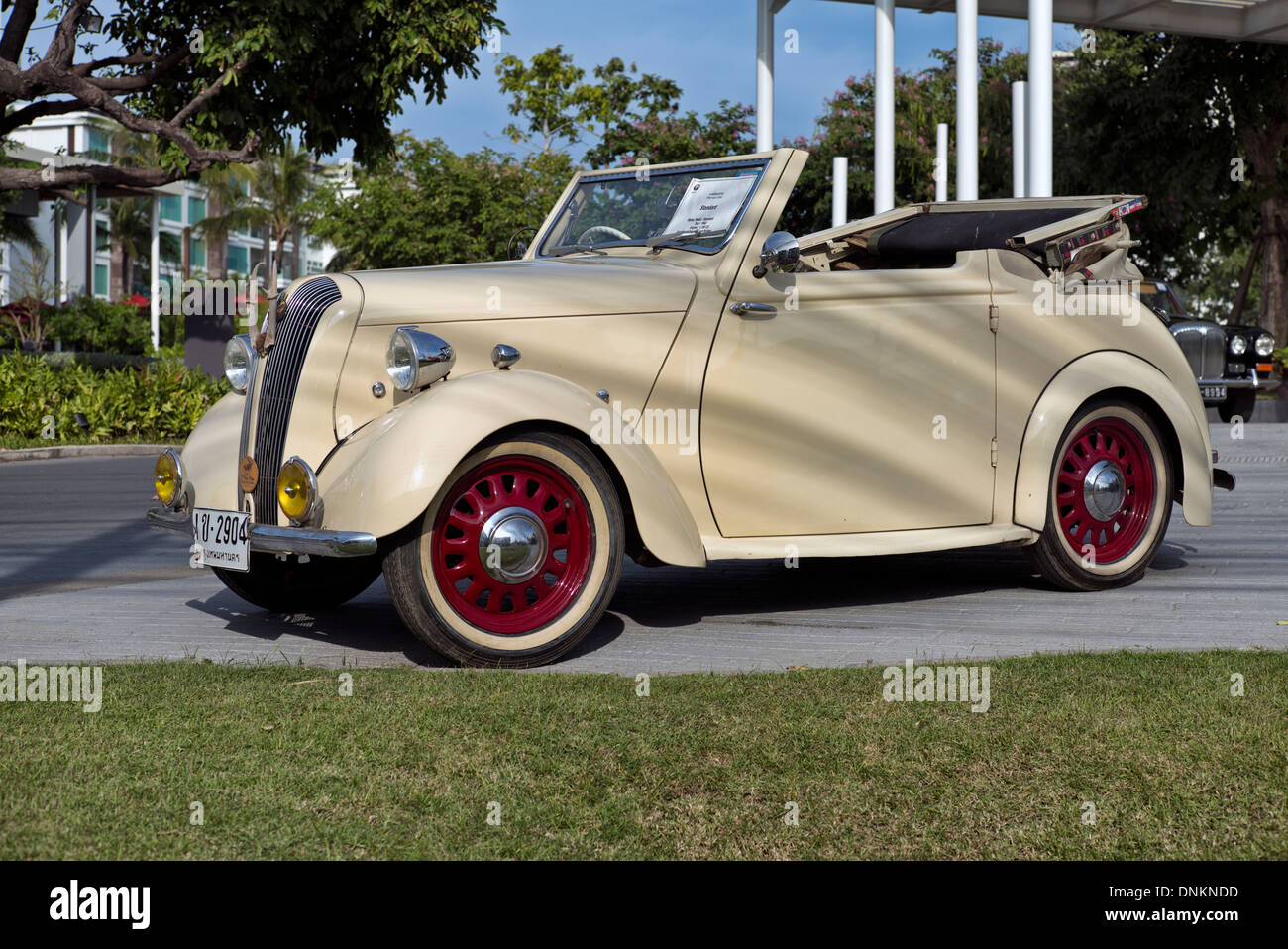 Standard 12hp 1100cc 1942 vintage car. British classic convertible