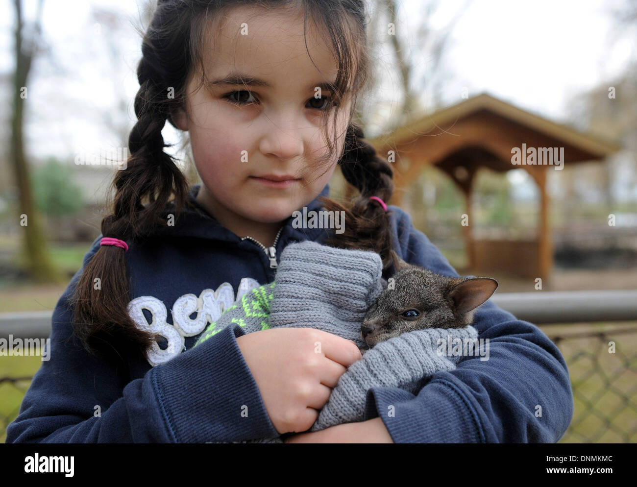 Stroehen, Germany. 02nd Jan, 2013. Six year old Lina Issmer, daughter ...