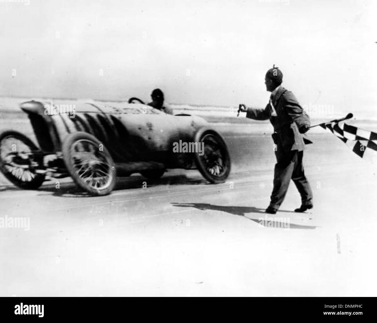 Race car driver Barney Oldfield races the Blitzen Benz at Daytona Beach ...