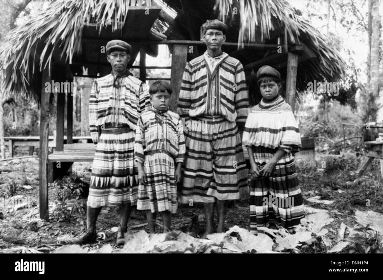 Unidentified Seminole family in South Florida Stock Photo