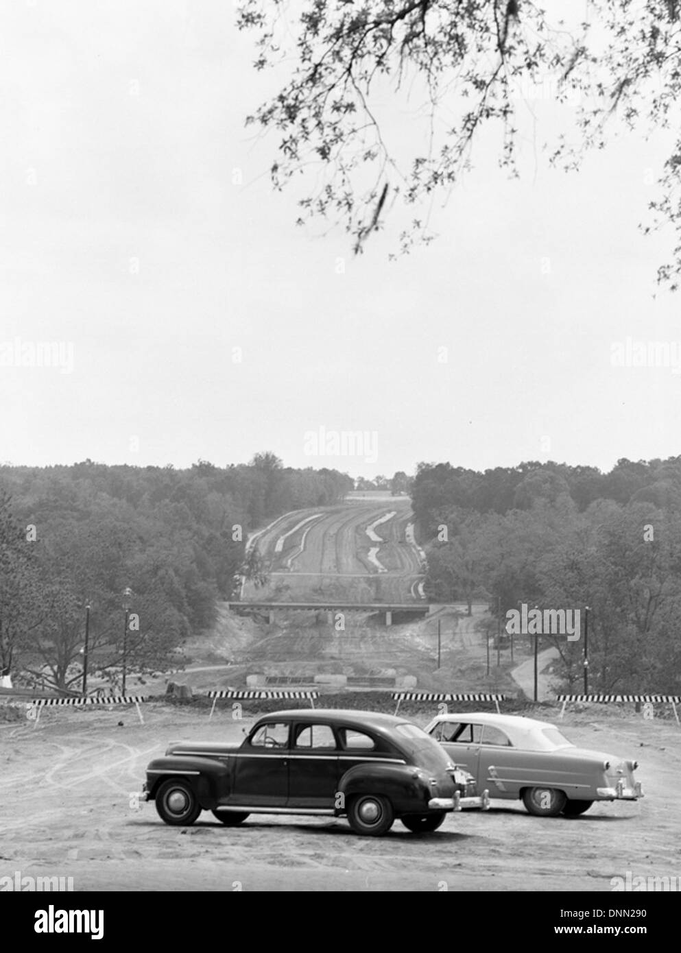 Highway construction 1950s hi-res stock photography and Highway construction 1950s hi-res stock photography and