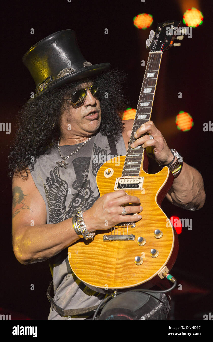 Pryor, Oklahoma, USA. 25th May, 2012. Guitarist SLASH (aka SAUL HUDSON) performs with his band at 2012 Rocklahoma Music Festival in Pryor, Oklahoma © Daniel DeSlover/ZUMAPRESS.com/Alamy Live News Stock Photo