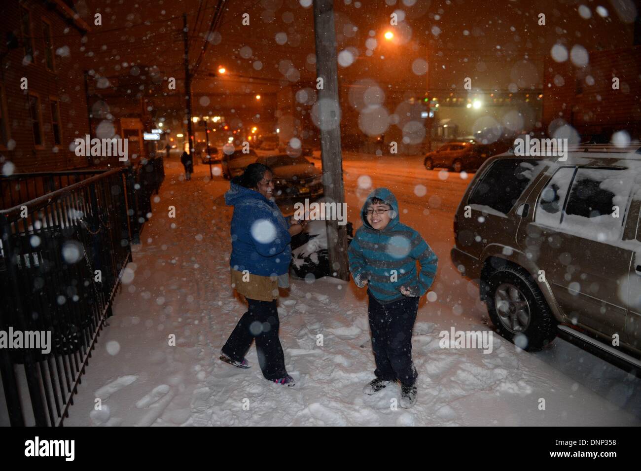 New York, USA. 2nd Jan, 2014. People enjoy the snow in Queens borough of New York, the United
