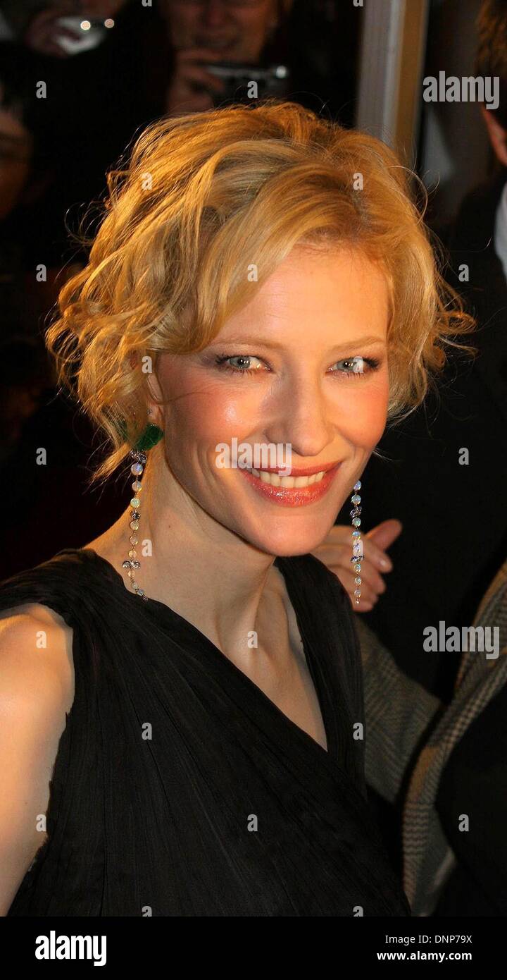 Cate Blanchett At The Premiere Of Aviator In Berlin Stock Photo Alamy