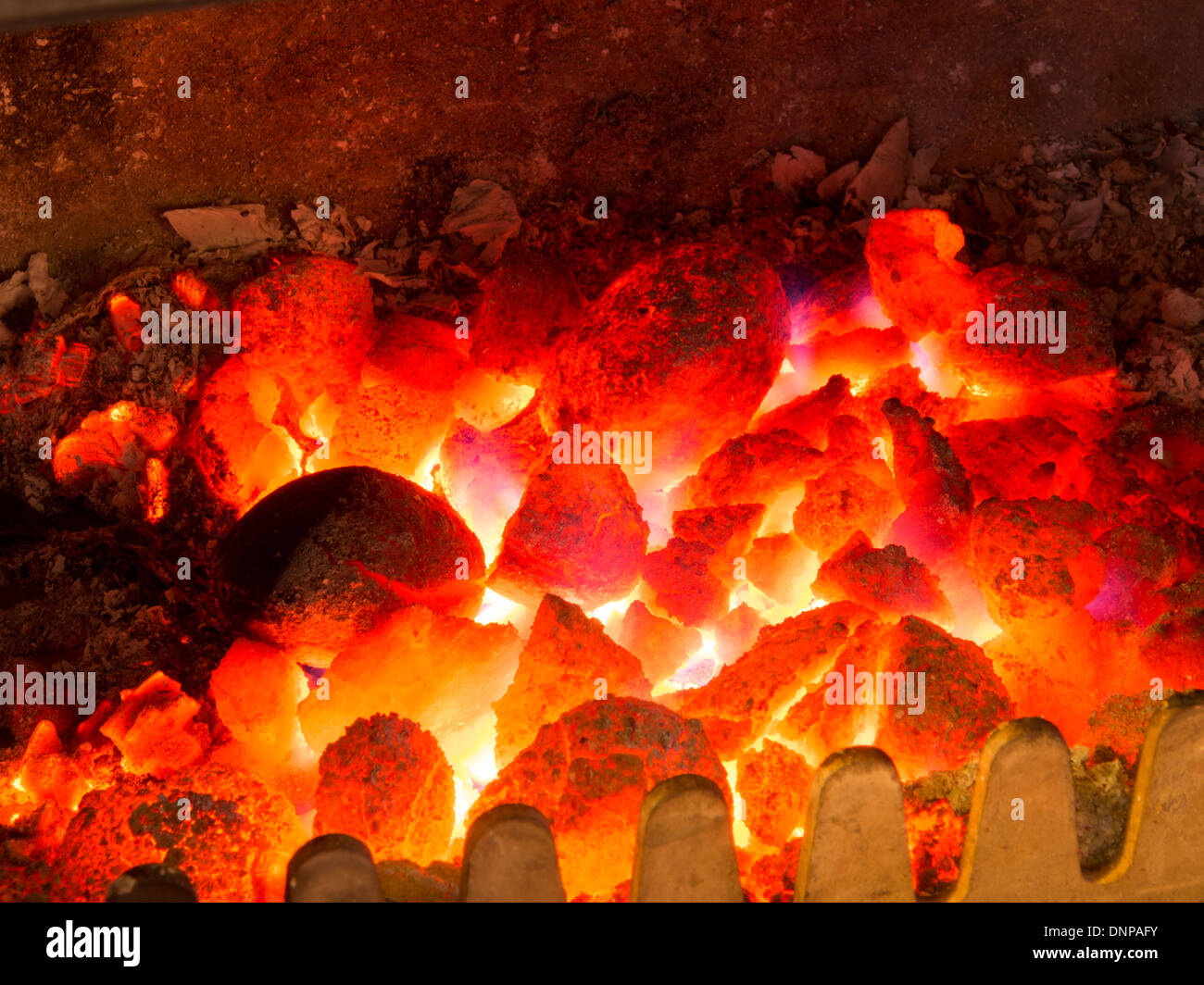 Coal stove hires stock photography and images Alamy