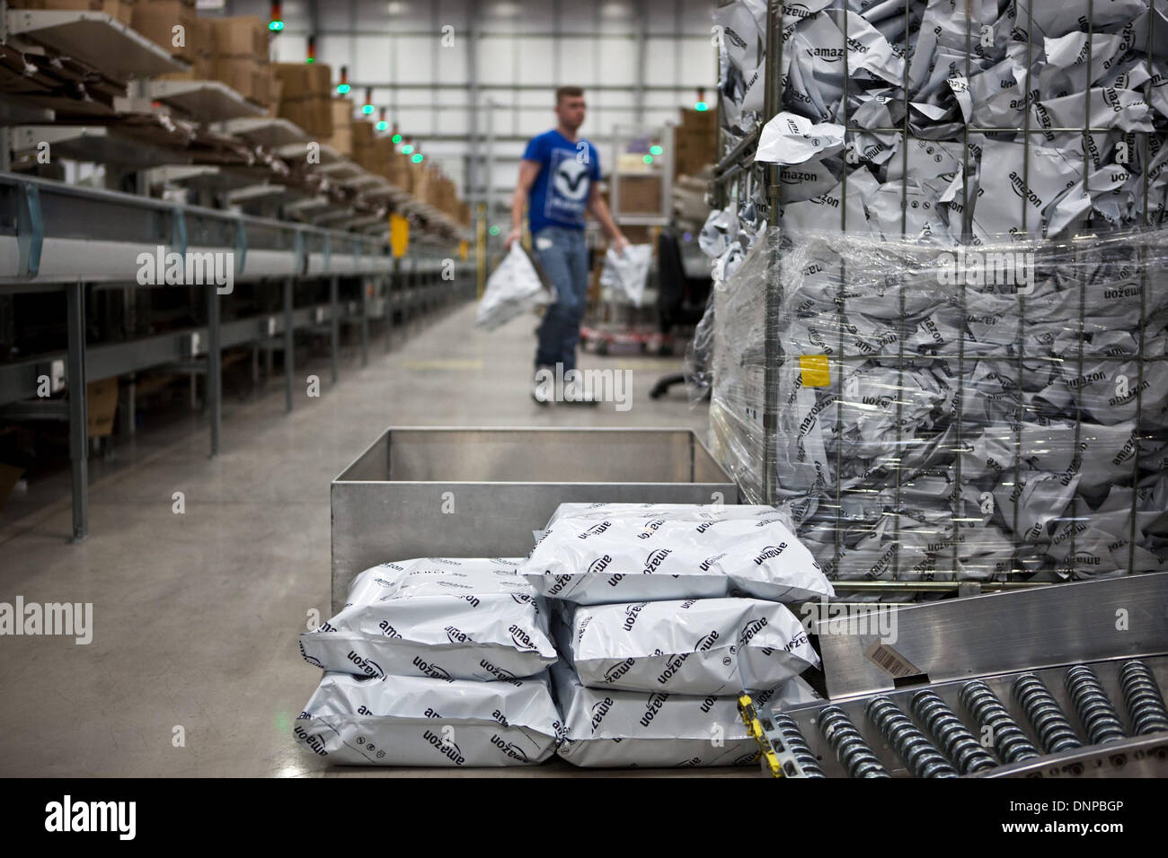 Amazon distribution centre hi-res stock photography and images - Alamy