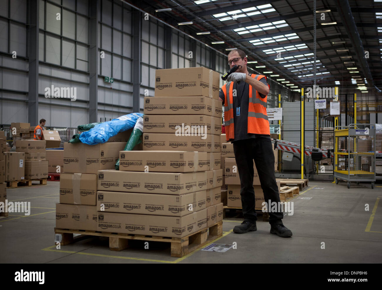 Fascinating behind the scenes picture of the Amazon Distribution Centre ...