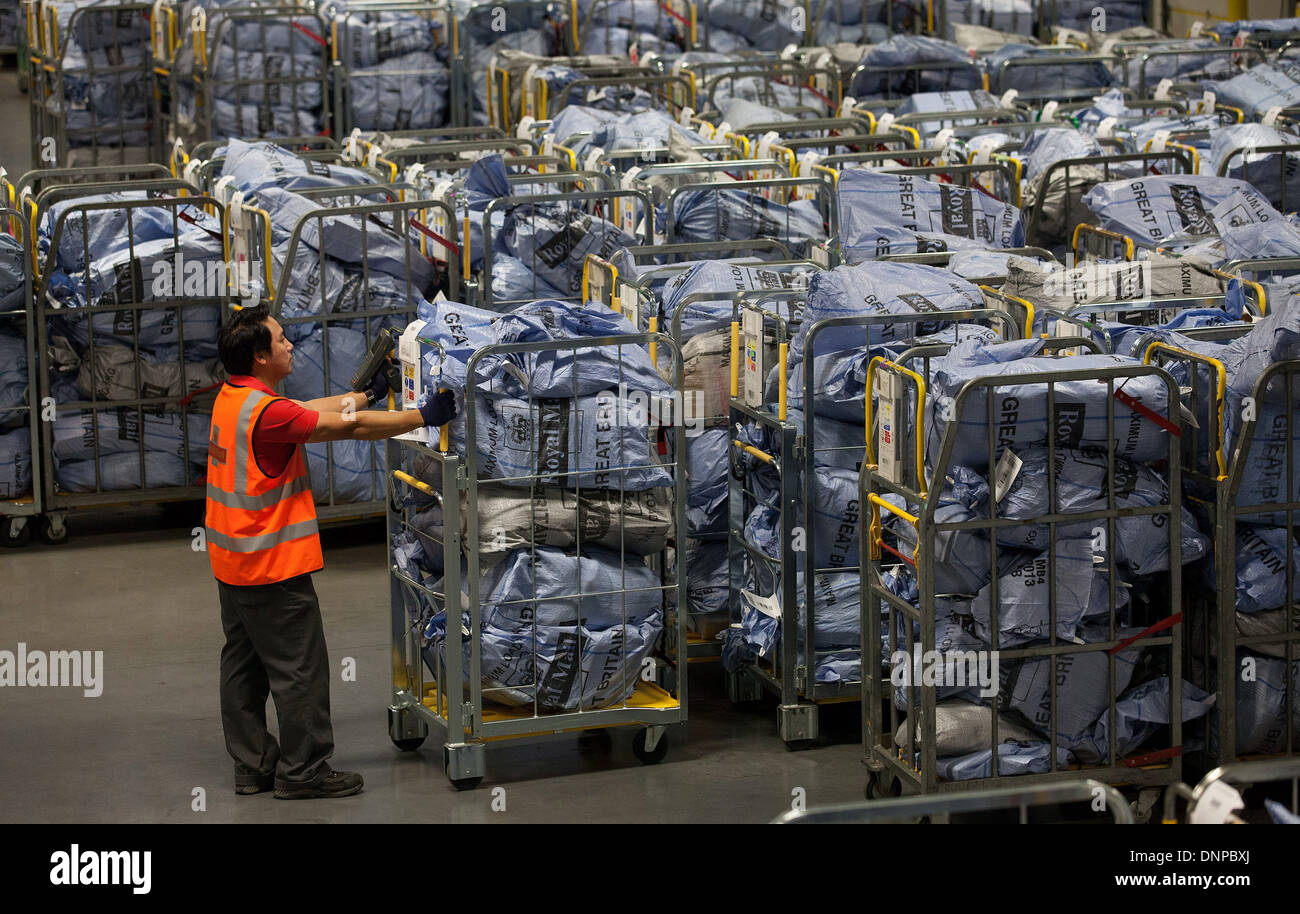 Interior view of the Royal Mail's Worldwide Distribution Centre near Heathrow Stock Photo
