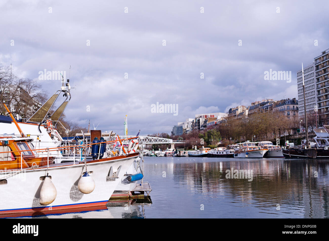 Paris, France. Boats moored at the Bassin de l'Arsenal - also known as Port de l'Arsenal Stock Photo