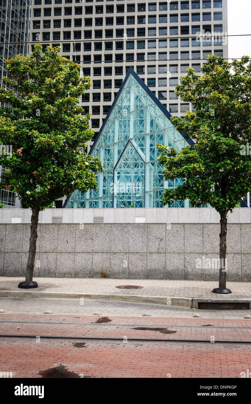 Crystal Court nine story glass halfpyramid, Renaissance Tower, Dallas