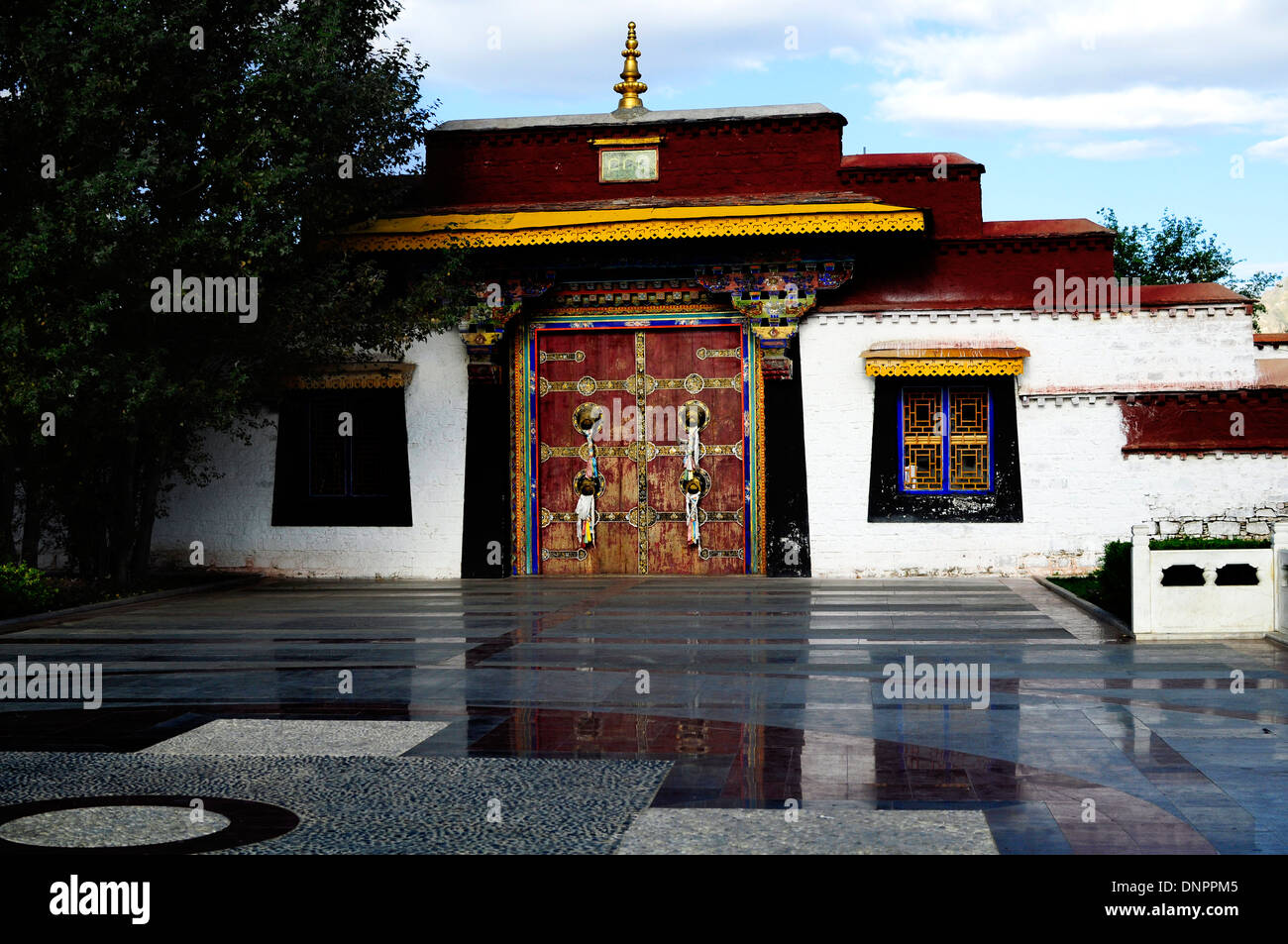 Gate at the summer palace of the Dalai Lama, Norbulingka Stock Photo