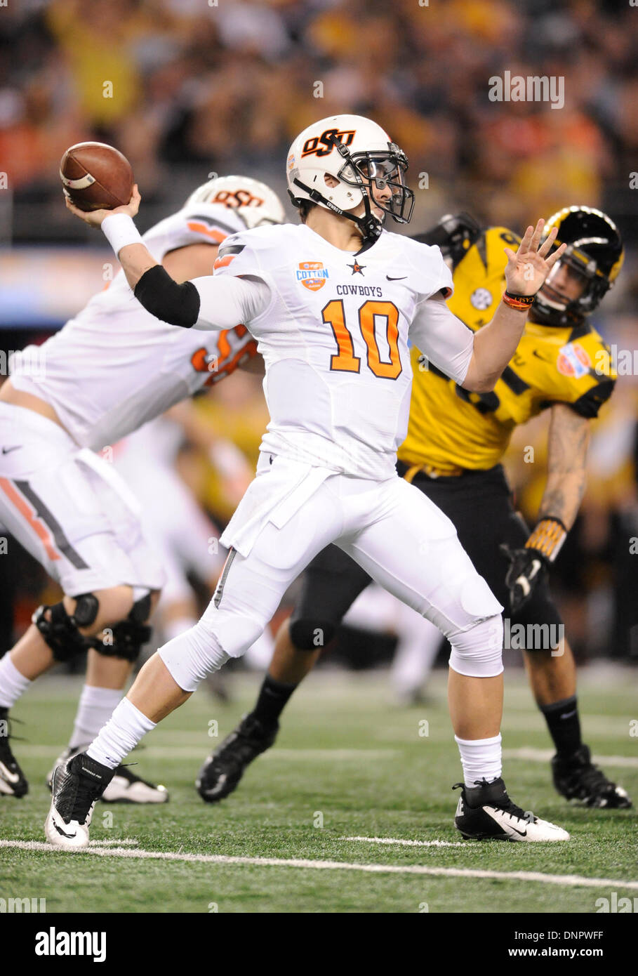 Annual college football bowl game hi-res stock photography and images ...