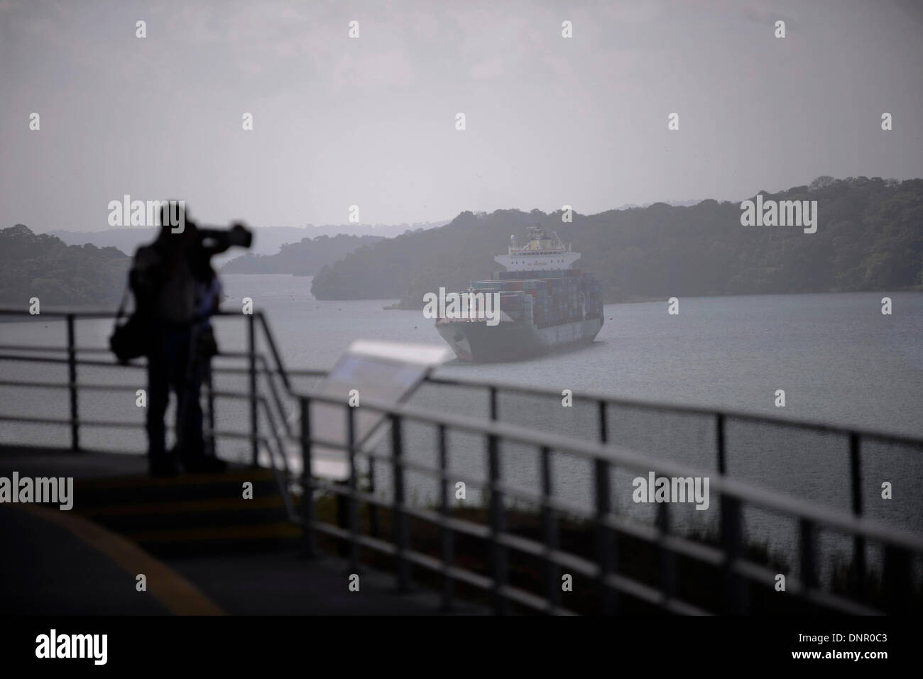 Colon, Panama. 4th Jan, 2014. Tourists look at the Panama Canal in Colon, Panama, on Jan. 3, 2014. The consortium expanding the capacity of the Panama Canal threatened to halt construction due to breaches of contract. © Mauricio Valenzuela/Xinhua/Alamy Live News Stock Photo