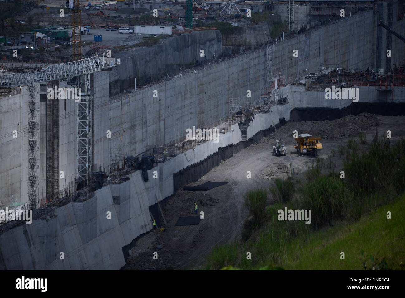 Colon. 4th Jan, 2014. Photo taken on Jan. 3, 2014 shows the expansion project of Panama Canal in Colon, Panama. The consortium expanding the capacity of the Panama Canal threatened to halt construction due to breaches of contract. © Mauricio Valenzuela/Xinhua/Alamy Live News Stock Photo