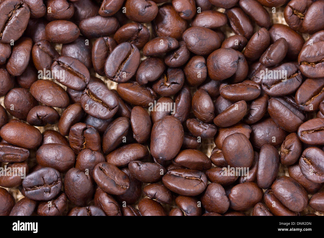 Roasted coffee beans background Stock Photo - Alamy