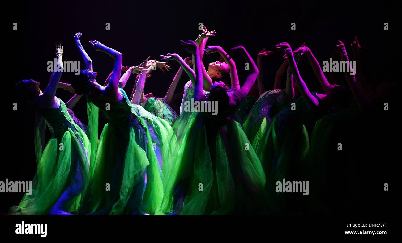 Vientiane, Laos. 4th Jan, 2014. Dancers of China's People's Liberation Army (PLA) Art Troupe perform in Vientiane, capital of Laos, on Jan. 4, 2014. Credit:  Liu Ailun/Xinhua/Alamy Live News Stock Photo