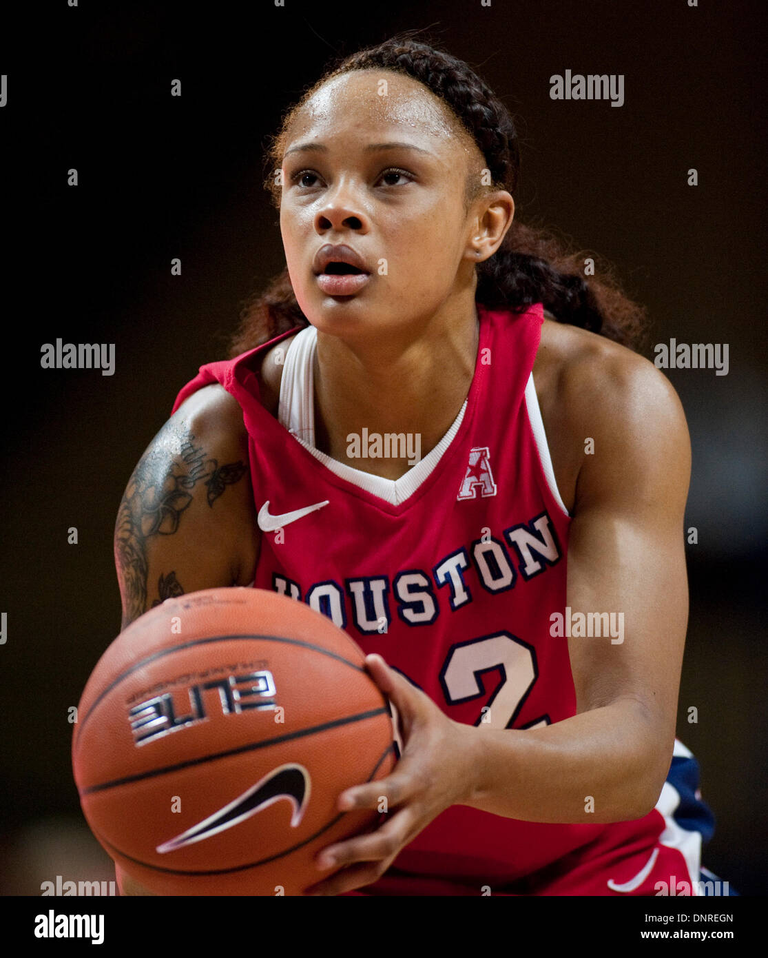 Piscataway, New Jersey, USA. 4th Jan, 2014. Houston's forward Te'onna  Campbell (32) at the foul line in the first half during American Athletic  Conference basketball action between the Rutgers Scarlet Knights and