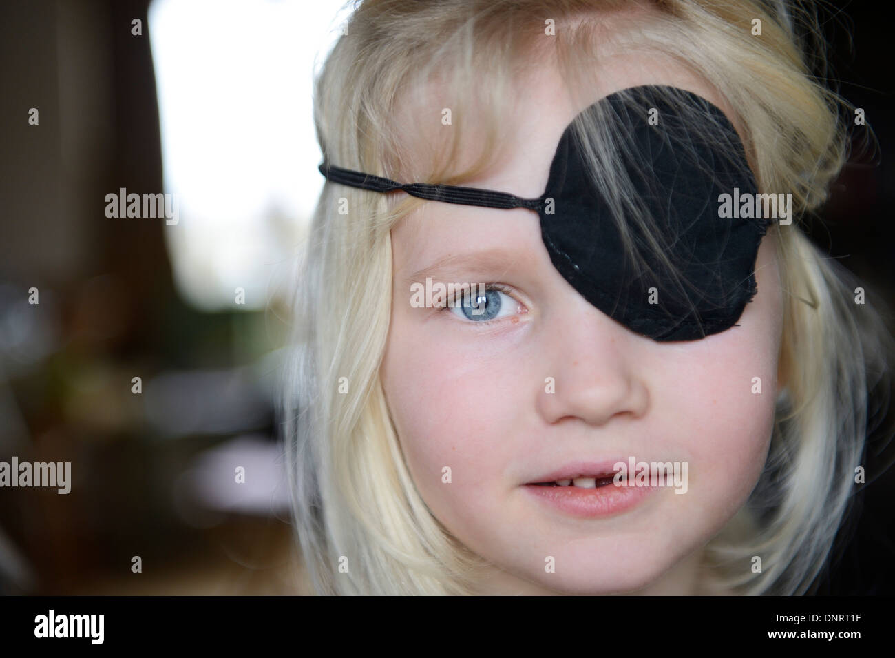 Girl eyepatch High Resolution Stock Photography and Images Alamy