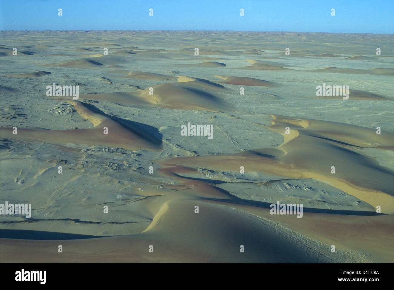 Transverse dunes hi-res stock photography and images - Alamy