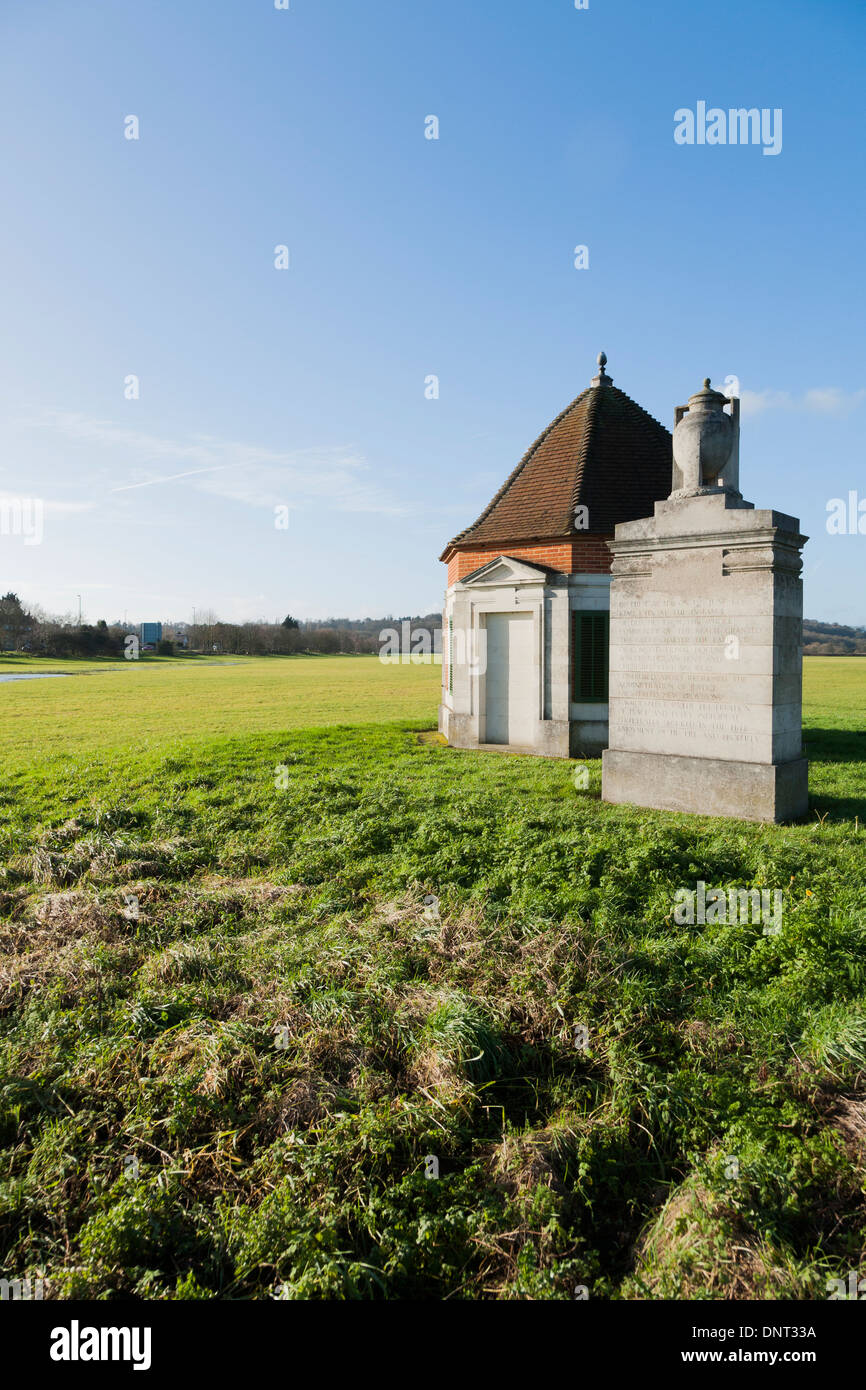 Lutyens Fairhaven Memorial kiosk and stone pier monument with a history