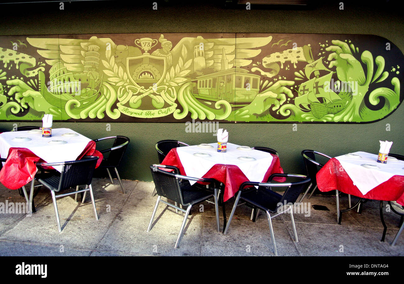 Italian table setting hires stock photography and images Alamy