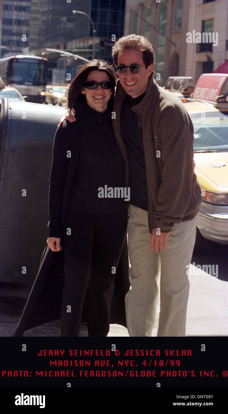 Apr. 10, 1999 - 04/10/99.JERRY SEINFELD & JESSICA SKLAR.MADISON AVE., NYC.. MICHAEL FERGUSON/   1999(Credit Image: © Globe Photos/ZUMAPRESS.com) Stock Photo