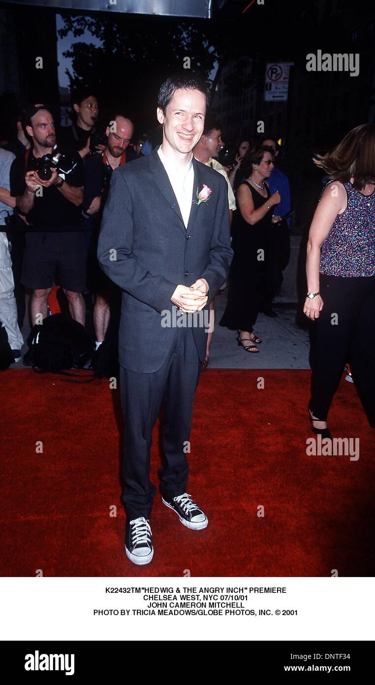 Jan 19, 2001; Toronto, ON, Canada; Actor JOHN CAMERON MITCHELL as Hedwig  and MICHAEL PITT as Thomas in 'Hedwig and the Angry Inch'. Directed by John  Cameron Mitchell Stock Photo - Alamy