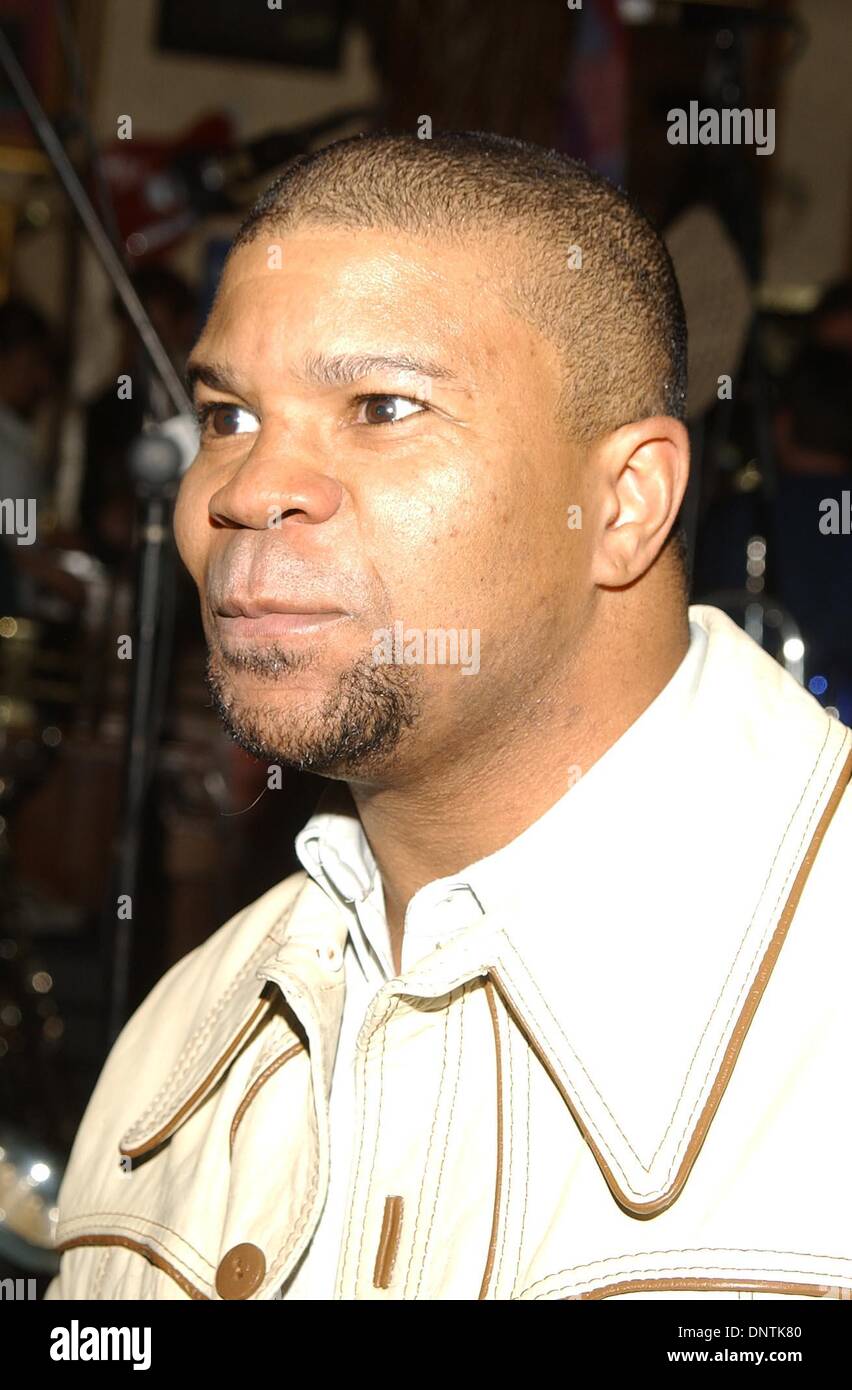 Mar. 23, 2002 - K24536AG: KELLY PERINE CELEBRATED HIS 33RD BIRTHDAY