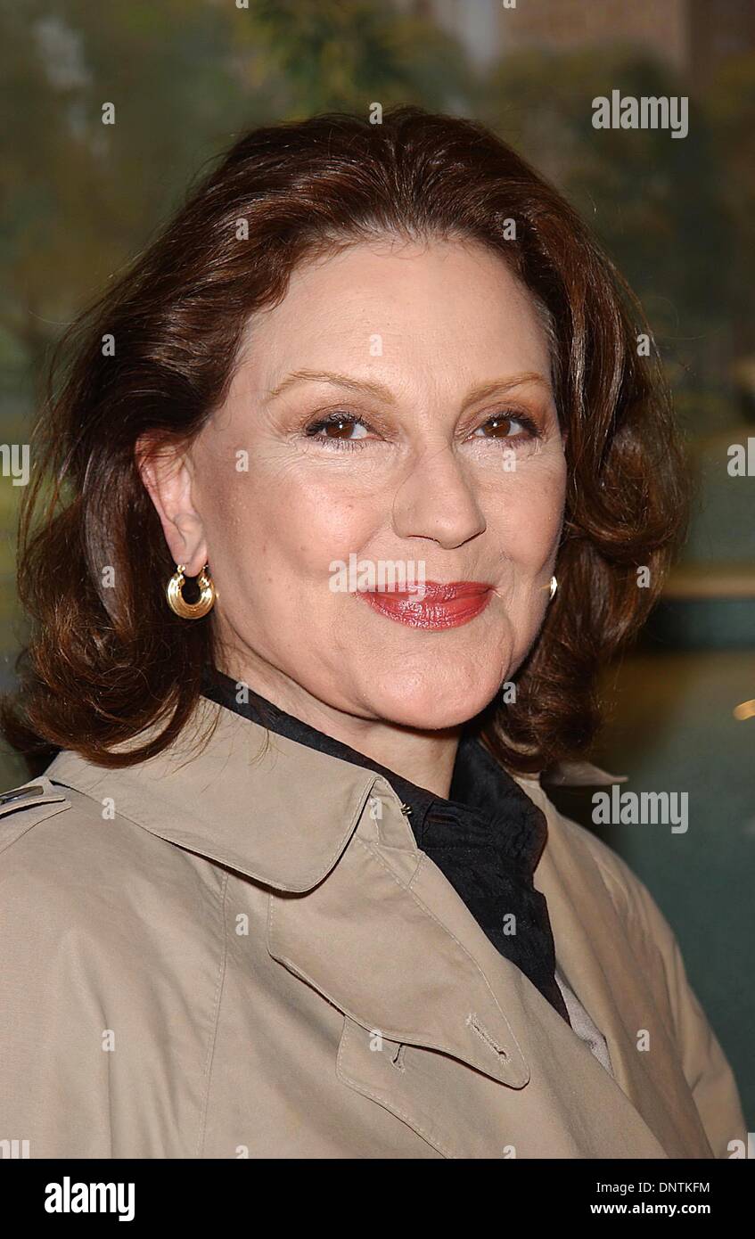 May 14, 2002 - K25058AR:  5/14/2002.THE WB UPFRONT EVENT FOR THE 2002-03 SEASON AT THE SHERATON IN NYC..KELLY BISHOP. ANDREA RENAULT/   2002(Credit Image: © Globe Photos/ZUMAPRESS.com) Stock Photo