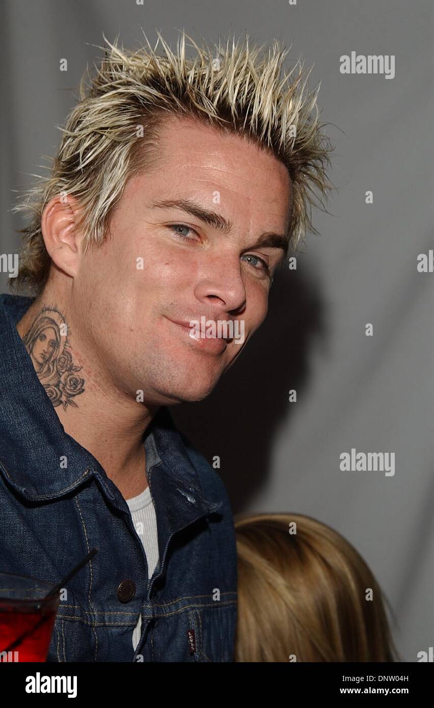 Feb. 22, 2002 - K24209AG: BIRTHDAY PARTY FOR ROBBIE WILLIAMS,BILLY