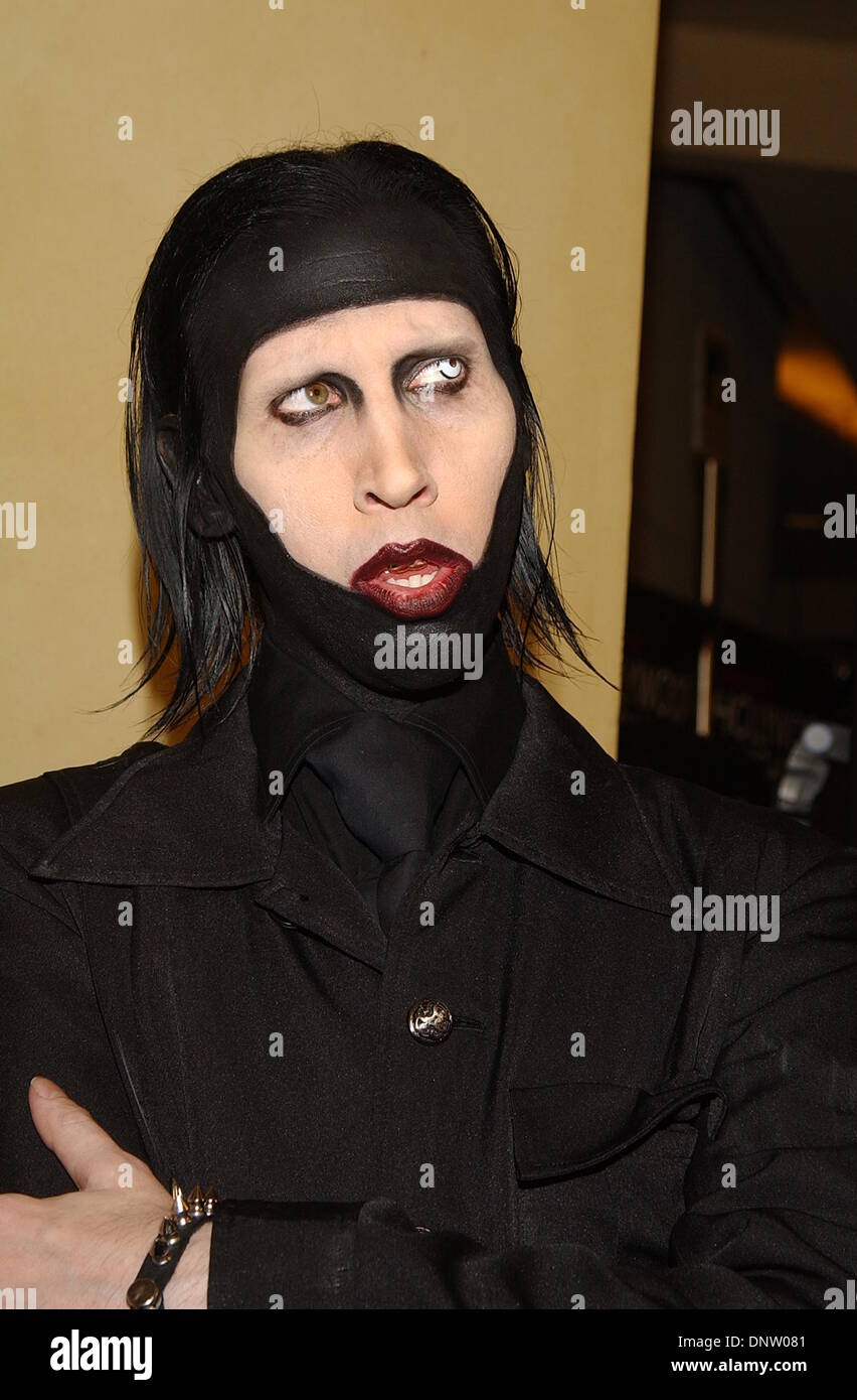 Mar. 12, 2002 - K24382AG: RESIDENT EVIL PREMIERE.THE MANN CHINETTE THEATRE, HOLLYWOOD, CA 03/12/2002. AMY GRAVES/   2002.(D)(Credit Image: © Globe Photos/ZUMAPRESS.com) Stock Photo