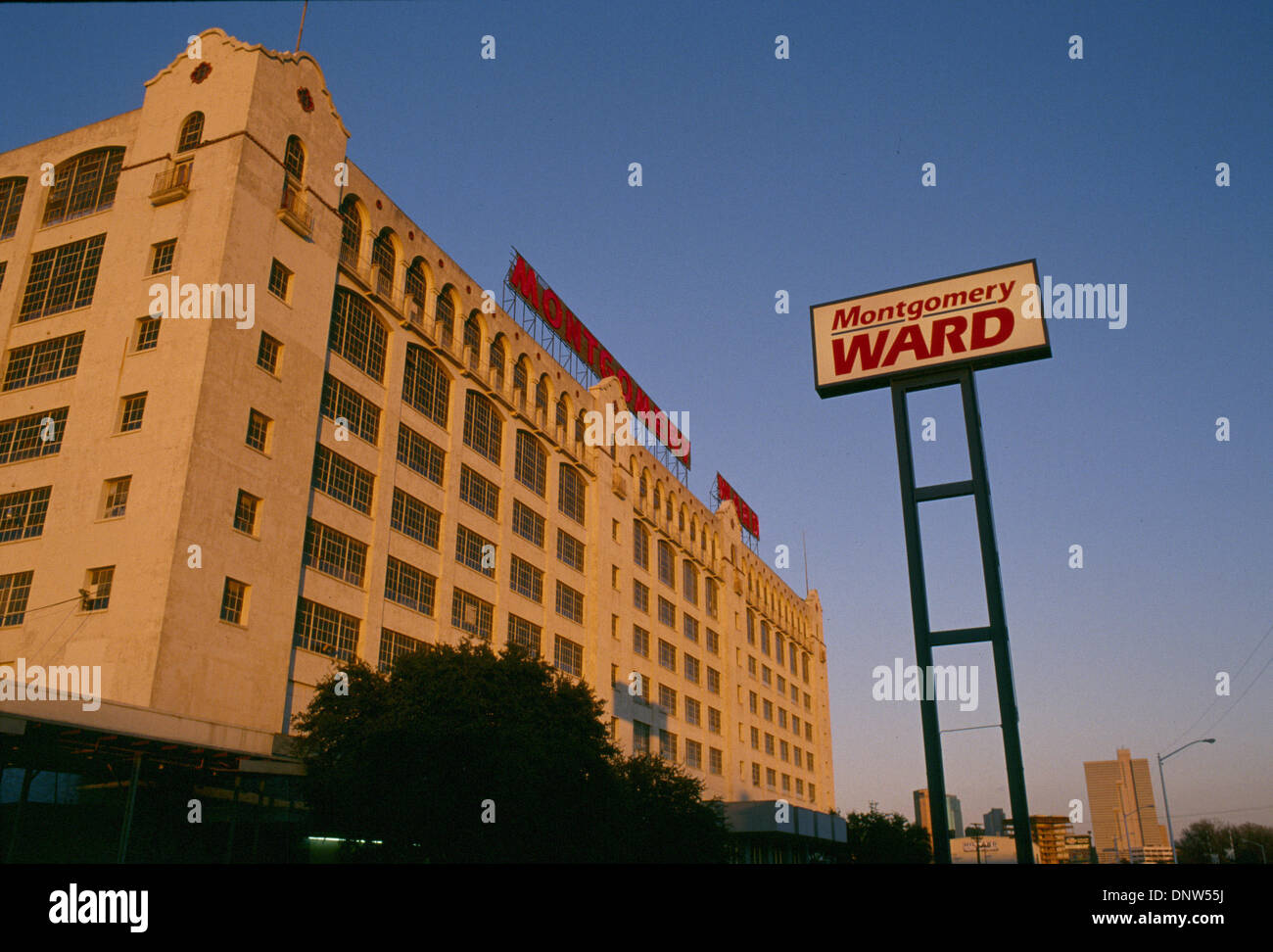 Montgomery ward building hi-res stock photography and images - Alamy