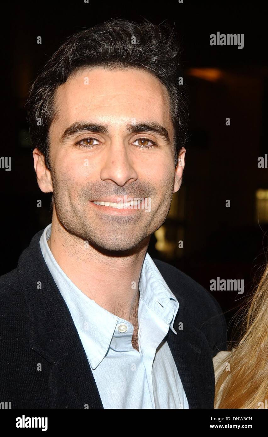 Nestor Carbonell Eyeliner