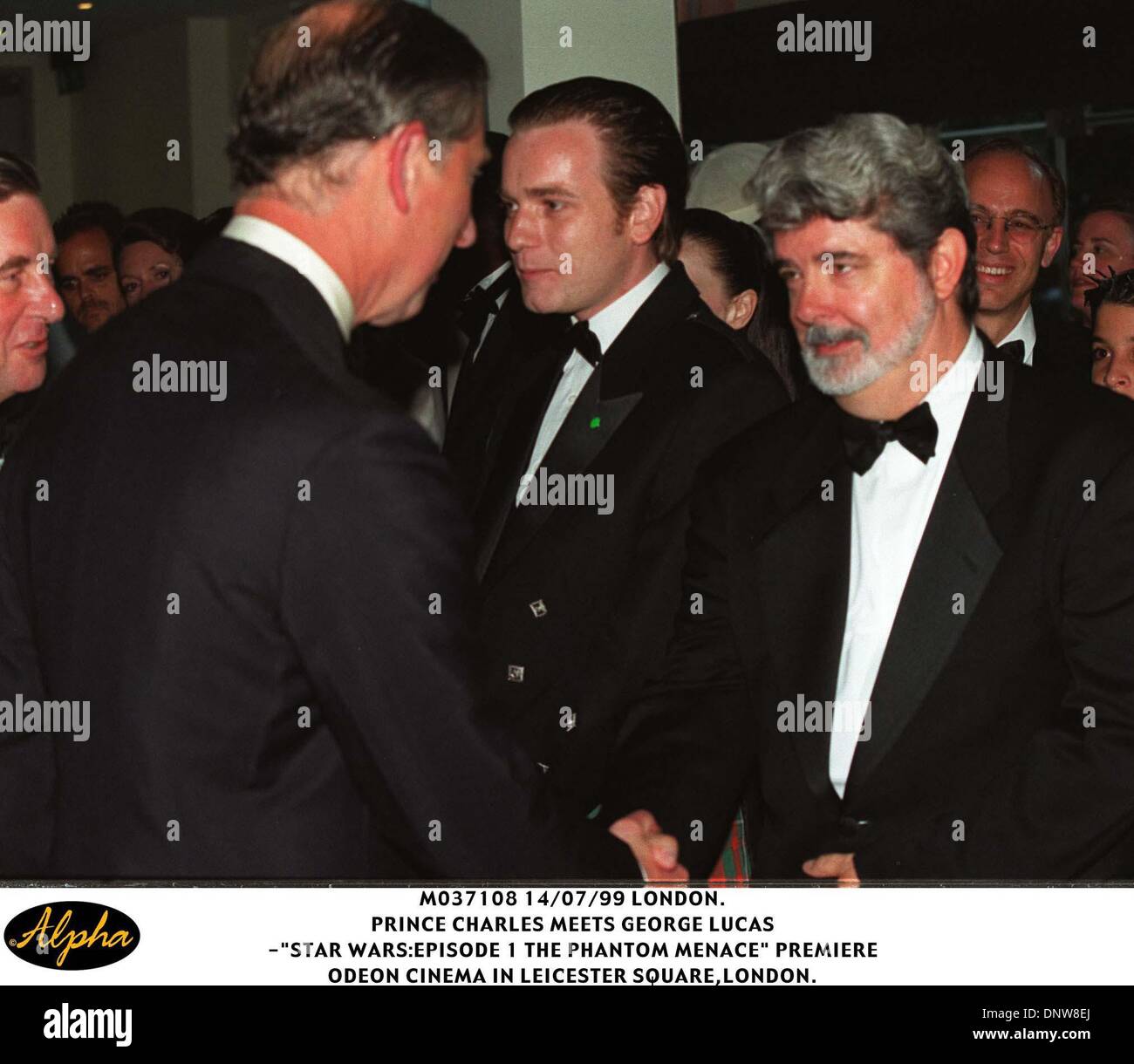 July 14, 1999 - London, Great Britain - M037108 14/07/99 LONDON..PRINCE CHARLES MEETS GEORGE LUCAS.-''STAR WARS:EPISODE 1 THE PHANTOM MENACE'' PREMIERE.ODEON CINEMA IN LEICESTER SQUARE,LONDON.(Credit Image: © Globe Photos/ZUMAPRESS.com) Stock Photo