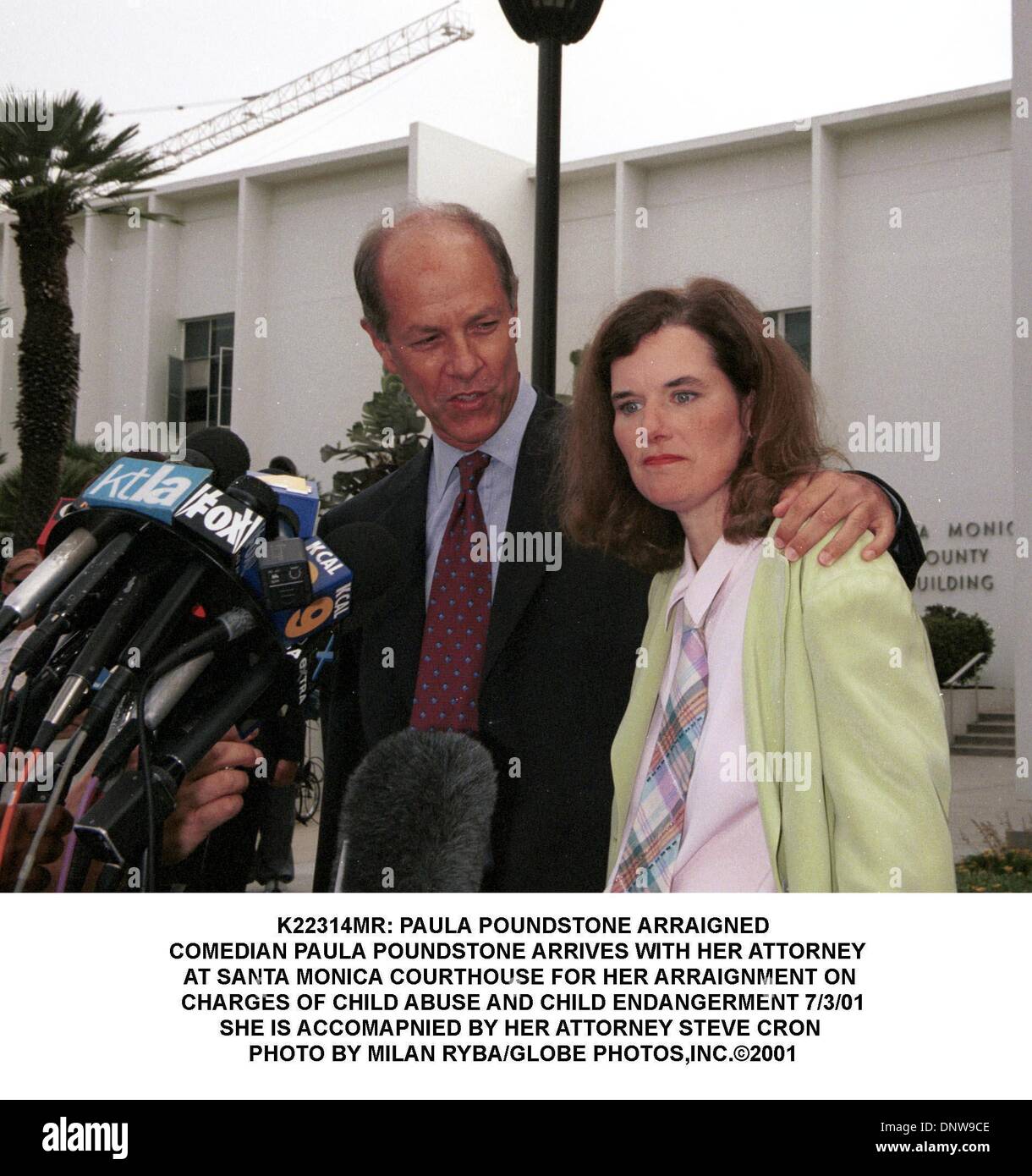 July 3, 2001 - K22314MR: PAULA POUNDSTONE ARRAIGNED.COMEDIAN PAULA POUNDSTONE ARRIVES WITH HER ATTORNEY  .AT SANTA MONICA COURTHOUSE FOR HER ARRAIGNMENT ON .CHARGES OF CHILD ABUSE AND CHILD ENDANGERMENT 7/3/01.SHE IS ACCOMAPNIED BY HER ATTORNEY STEVEB CRON . MILAN RYBA/   2001(Credit Image: © Globe Photos/ZUMAPRESS.com) Stock Photo
