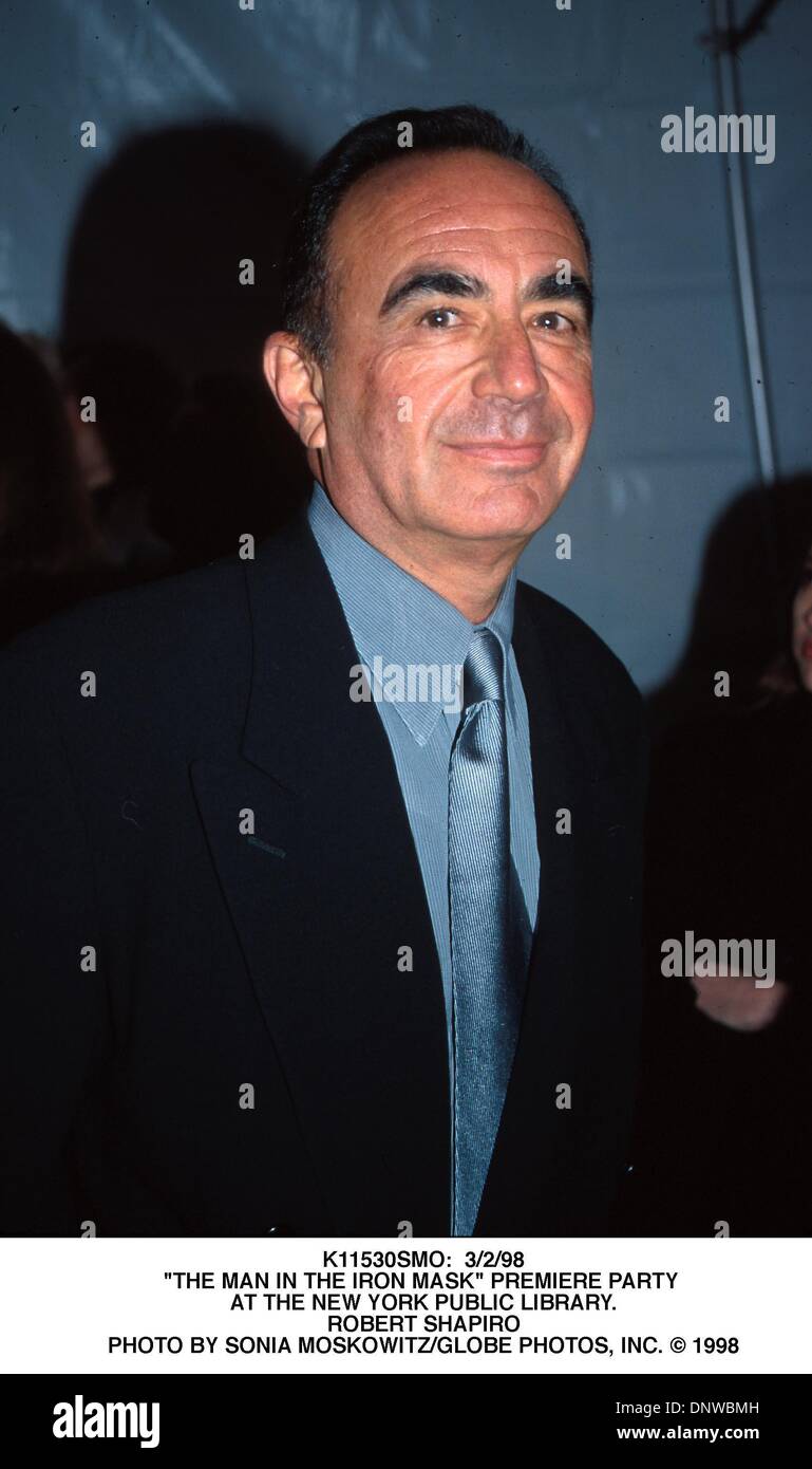 Mar. 2, 1998 - K11530SMO:  3/2/98.''THE MAN IN THE IRON MASK'' PREMIERE PARTY .AT THE NEW YORK PUBLIC LIBRARY..ROBERT SHAPIRO. SONIA MOSKOWITZ/   1998(Credit Image: © Globe Photos/ZUMAPRESS.com) Stock Photo