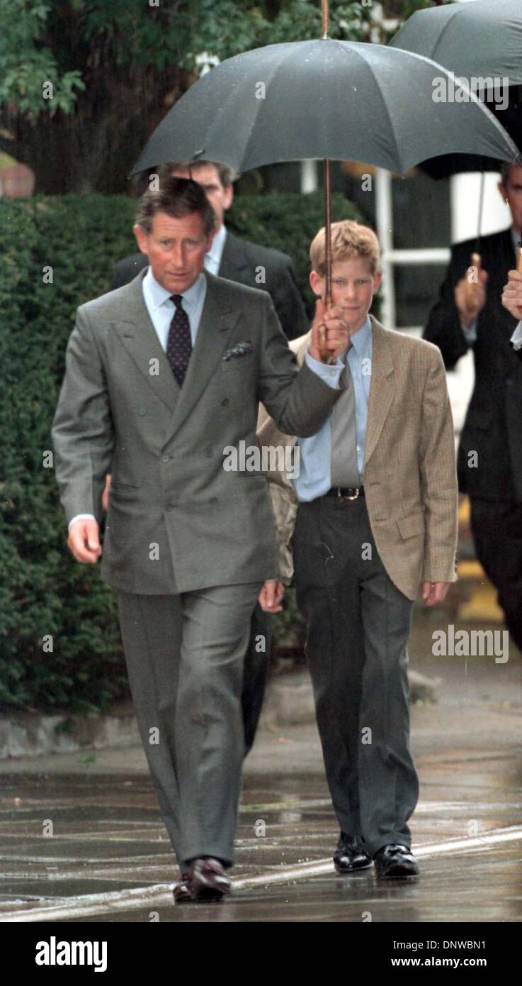 Sept. 2, 1998 - EXPRESS . 2.9.98. ETON COLLEGE...PHOTOGRAPH BY JOHN DOWNING..OPS . PRINCE HARRY AND PRINCE CHARLES ARRIVE AT ETON COLLEGE (Credit Image: © Globe Photos/ZUMAPRESS.com) Stock Photo