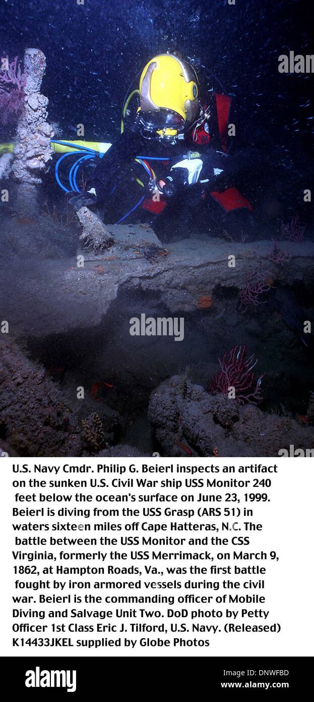 June 23, 1999 - Uss Grasp (Ars 51 - K14433JKEL      06/23/99.990623-N-7479T-001..U.S. Navy Cmdr. Philip G. Beierl inspects an artifact on the sunken U.S. Civil War ship USS Monitor 240 feet below the oceanÃ•s surface on June 23, 1999.  Beierl is diving from the USS Grasp (ARS 51) in waters sixteen miles off Cape Hatteras, N.C.  The battle between the USS Monitor and the CSS Virgini Stock Photo