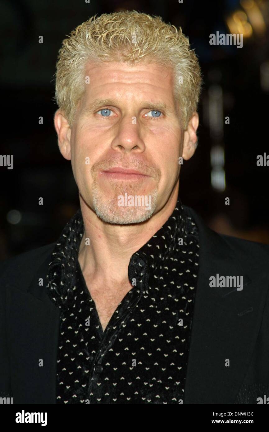 Ron perlman blade ii 2002 hi-res stock photography and images - Alamy