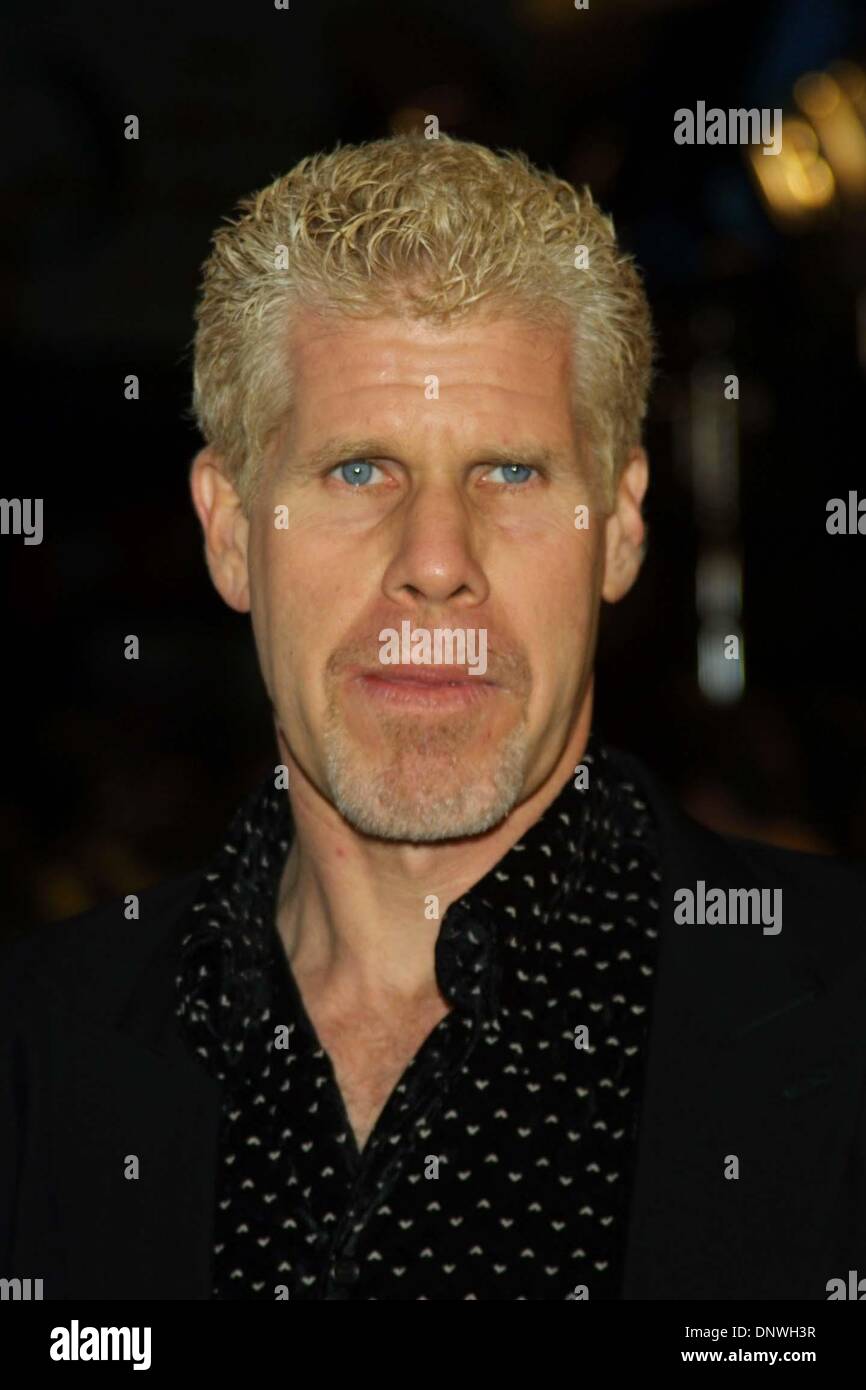 Ron perlman blade ii 2002 hi-res stock photography and images - Alamy