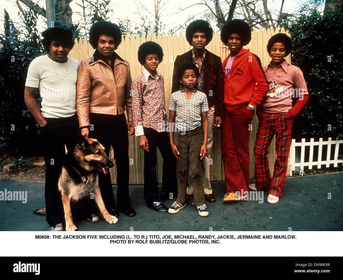 Apr. 9, 2001 - M0658: THE JACKSON FIVE INCLUDING (L. TO R.) TITO, JOE, MICHAEL, RANDY, JACKIE, JERMAINE AND MARLOW. . ROLF BUBLITZ/(Credit Image: © Globe Photos/ZUMAPRESS.com) Stock Photo