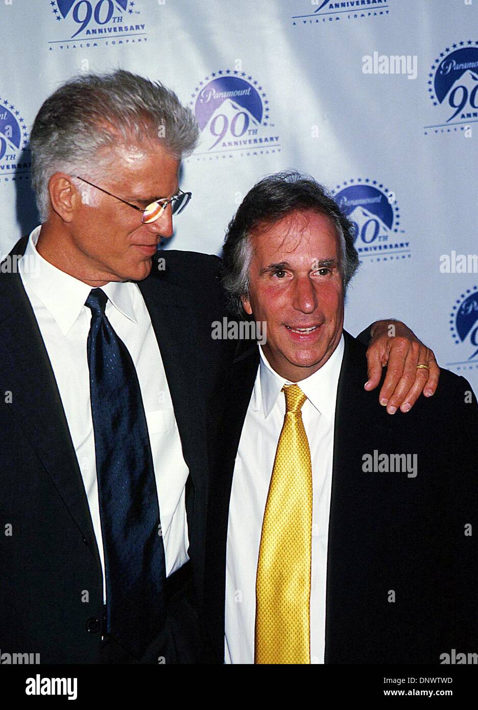 July 15, 2002 - PARAMOUNT PICTURES CELEBRATES 90TH ANNIVERSARY.WITH 90  STARS FOR 90 YEARS.AT PARAMOUNT PICTURES STUDIOS HOLLYWOOD, CA.TED DANSON  AND HENRRY WINKLER. ED GELLER / 7-14-2002 K25522EG(Credit Image: © Globe  Photos/ZUMAPRESS.com, image size:936x1390